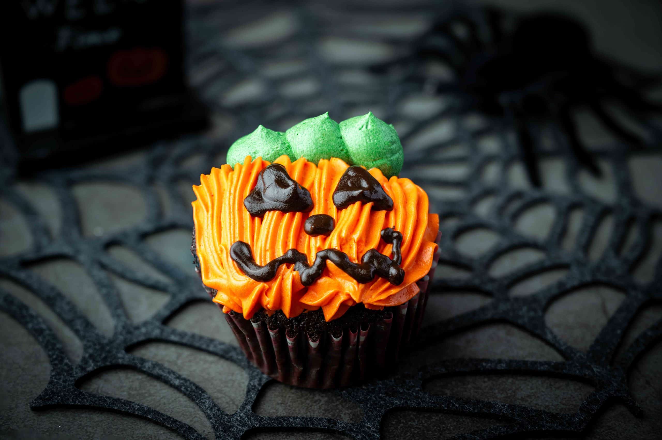 “Pumpkin Spice and Everything Nice!” These Pumkin Cupcakes that Screams ‘Halloween’ With Every Bite!